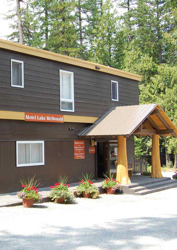 Motel Lake McDonald, surrounded by trees