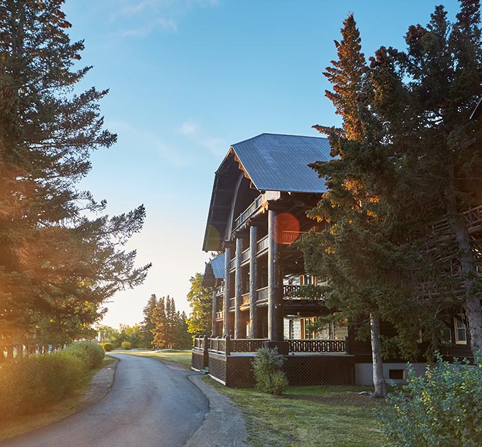 Exterior of Glacier Park Lodge in the summer.