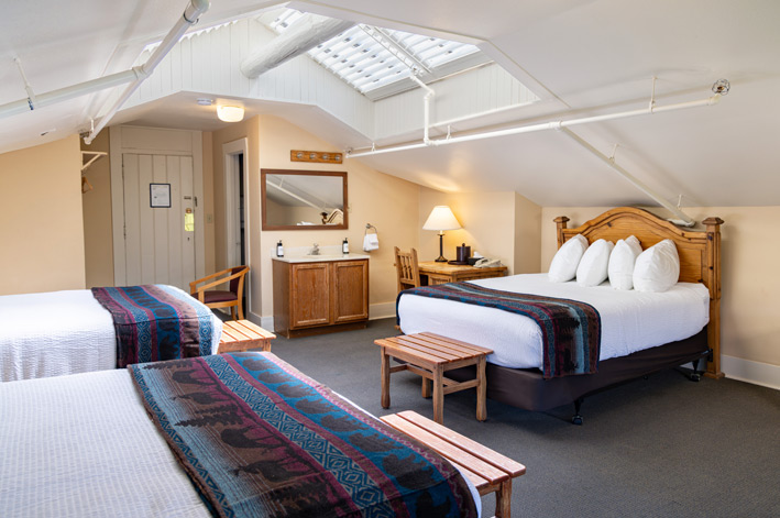 Main Lodge - Family Room - View of 1 Double